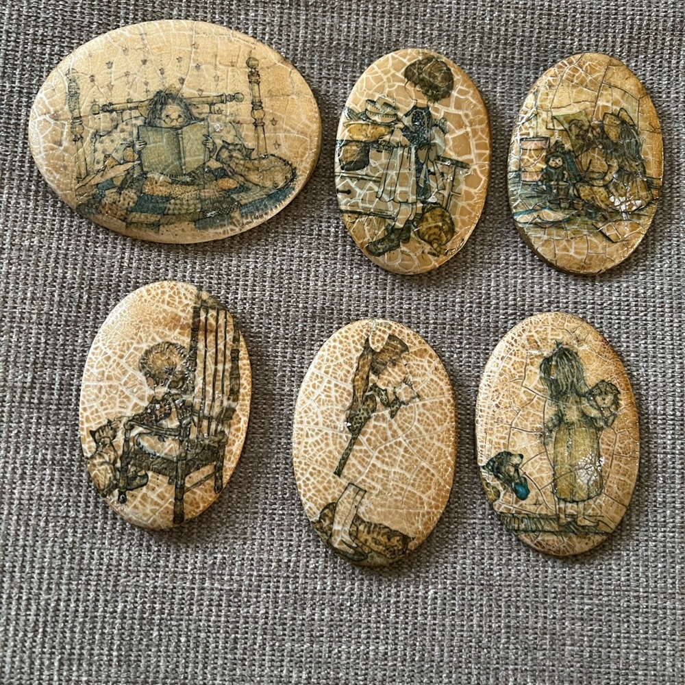 Vintage decoupage chalk ware wall plaque.